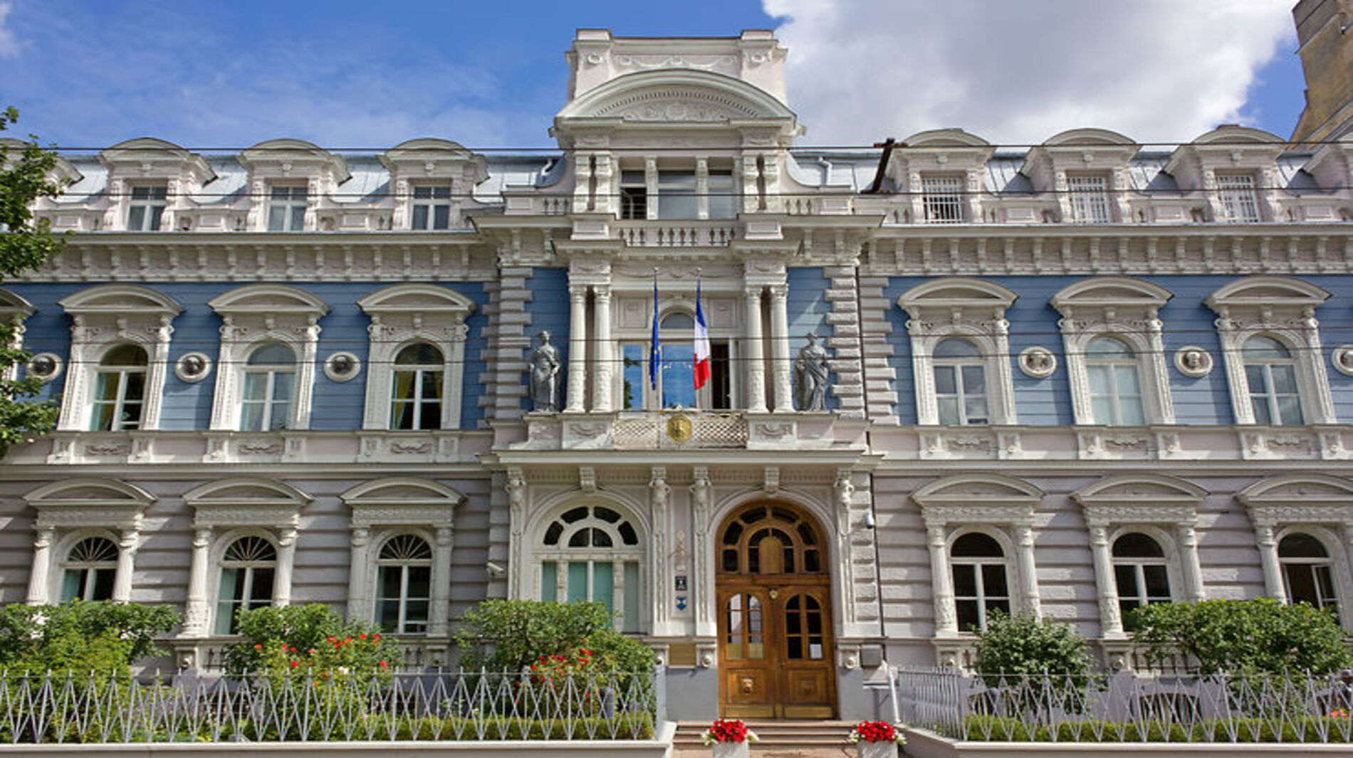 Ambassade et consulat