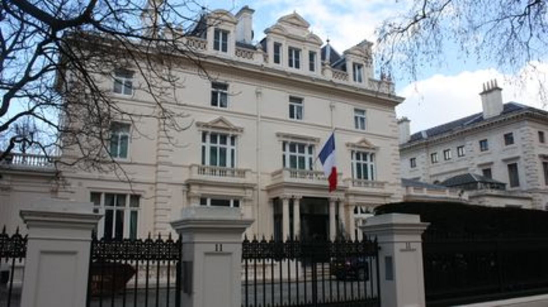 Ambassade et consulat